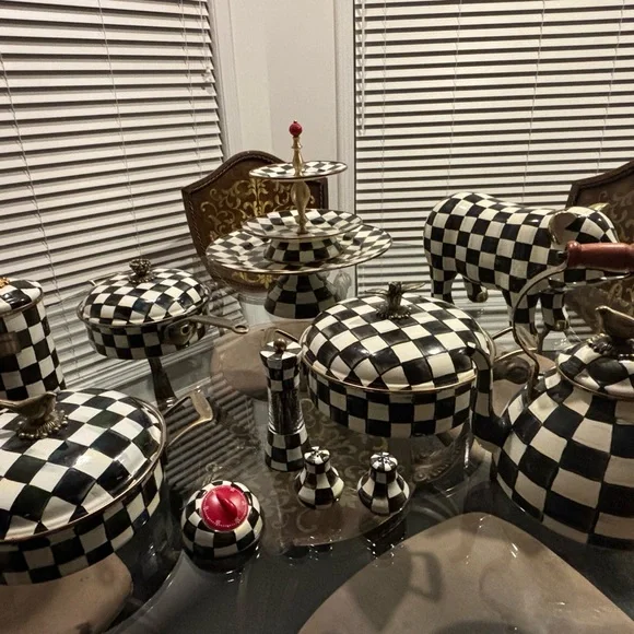 Mackenzie child’s - Picture 13 of 14